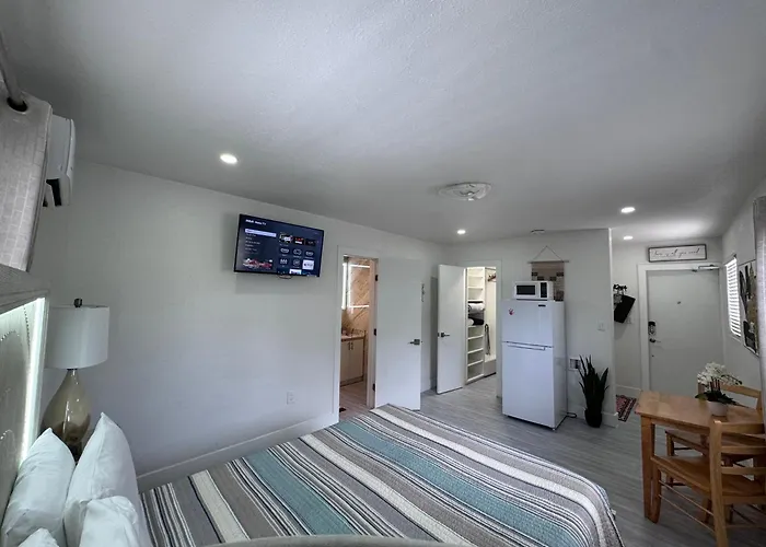 Stylish Studio Apartment By Miami International Airport